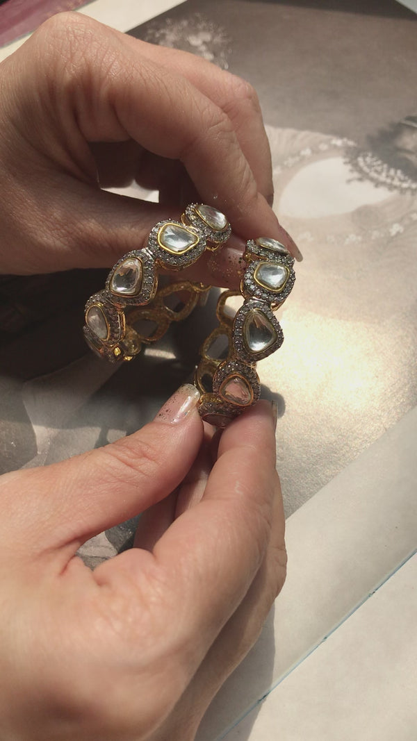 Close view of a Nermin Earring